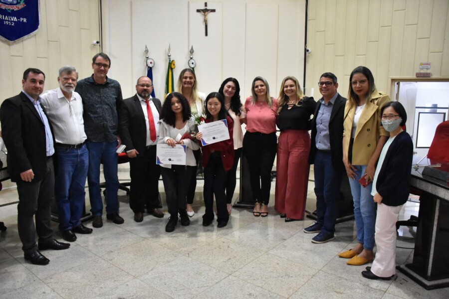 entrega-da-mocao-de-congratulacao-as-alunas-do-col-est-pedro-viriato-parigot-de-souza-pelo-desempenho-na-iii-obef