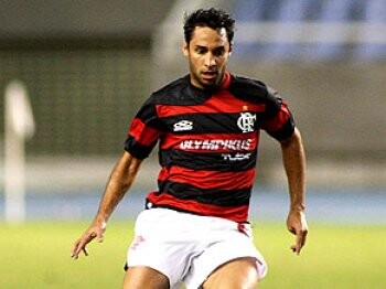 no-ultimo-ato-com-a-camisa-do-fla-ibson-presenteia-estraga-prazer