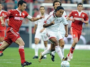 bayern-goleia-milan-e-decreta-quarta-derrota-seguida-de-leonardo