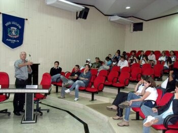 alunos-do-colegio-parigot-de-souza-sao-recebidos-pelo-presidente-da-camara-de-vereadores-de-marialva