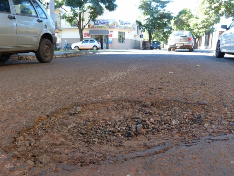 vereador-pede-operacao-tapa-buraco-em-rua-jose-martinelli