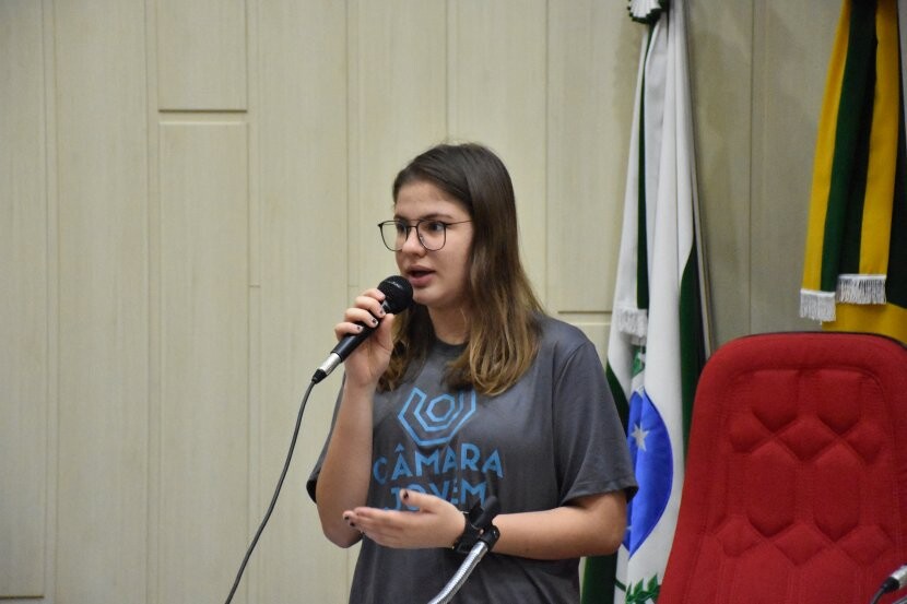 camara-jovem-discute-construcao-de-capela-mortuaria-em-cambui-e-a-revitalizacao-no-teatro-sonia-maria-silvestre