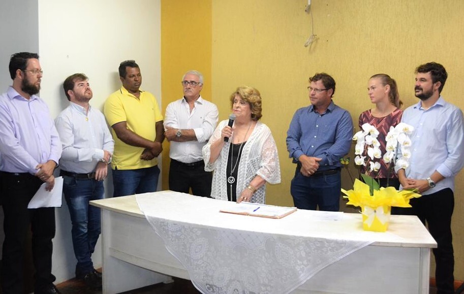 vereadores-empossam-vice-prefeita-antonieta-belinnati-como-prefeita-interina