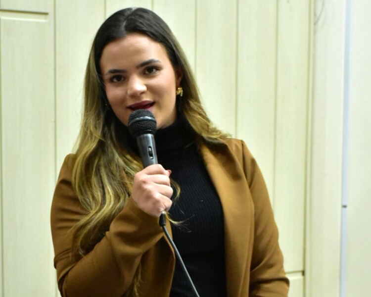 camara-aprova-projeto-que-incentiva-capacitacao-em-libras-como-criterio-de-desempate-em-concursos-publicos